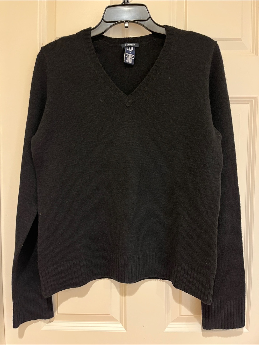 GAP Ladies Black V-Neck Knit Sweater